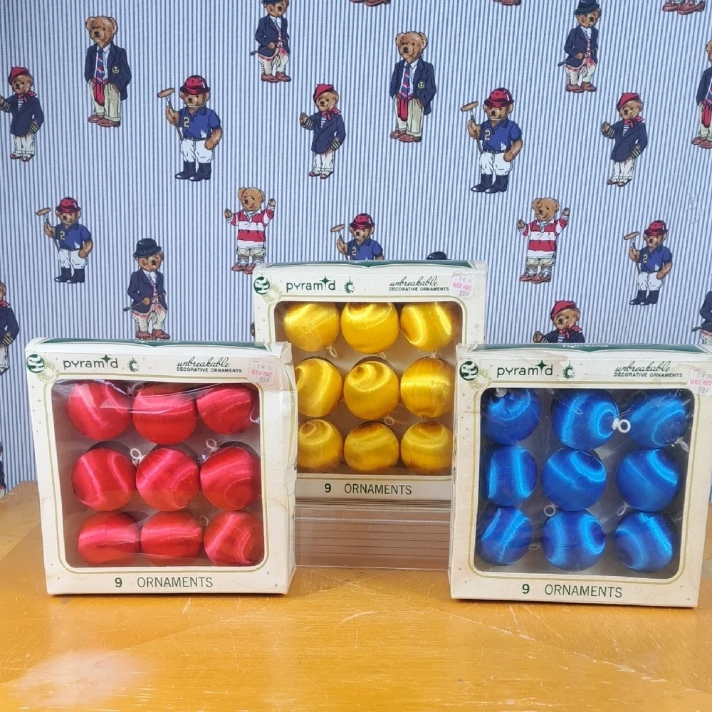 27 Vintage Pyramid Satin-Sheen unbreakable decorative ornaments red/gold/blue